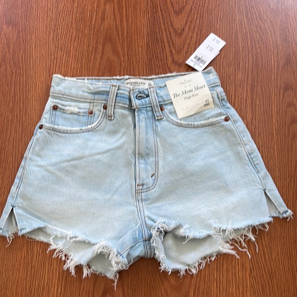Abercrombie High Rise Mom Shorts size 23- Curve love
